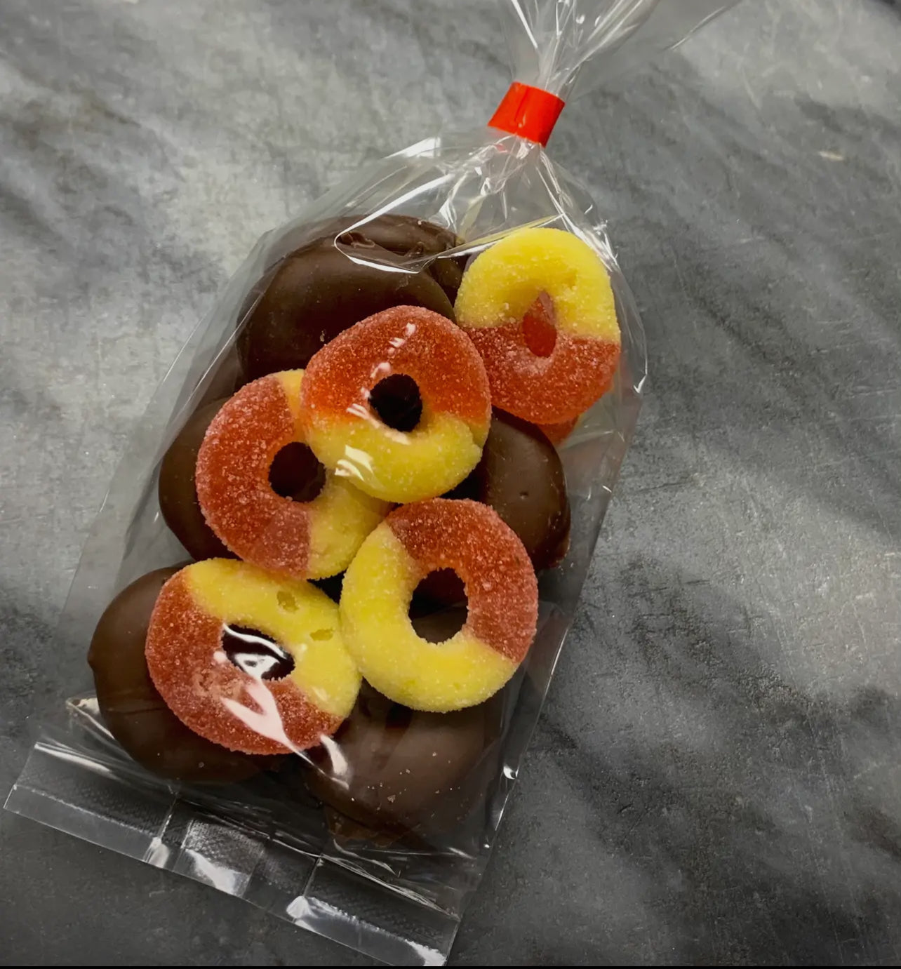 Gourmet O'Peach
Rings w/
Milk Chocolate